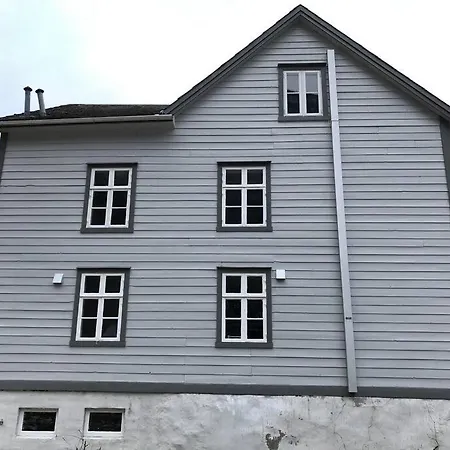 Newly Renovated Hellandbui